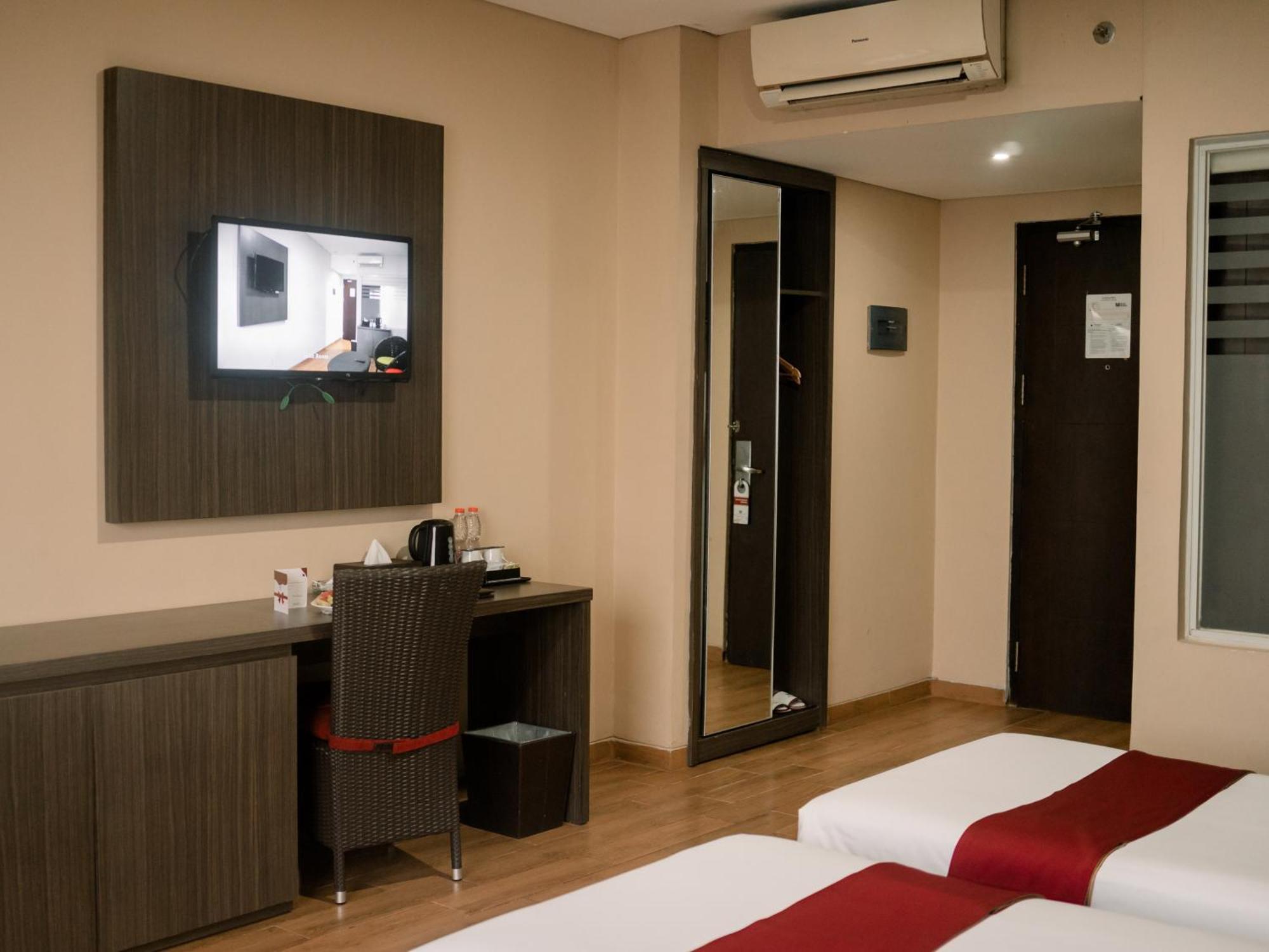 Merapi Merbabu Hotels Бекасі Екстер'єр фото